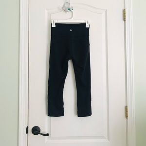 Black lululemon crop legging